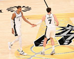 决战G5：马刺对阵尼克斯 科内特因伤病出战存疑