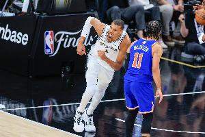 NBA彩经:马刺客场逆转尼克斯赢下一分