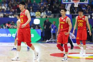 解说：大秋如常稳固防守，赵继伟强势回归，李弘权持续斗志昂扬