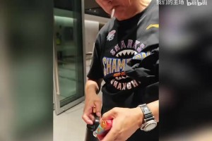 高兴！上海夺冠赛后，李秋平现场发烟！