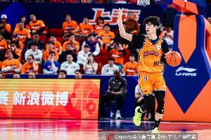 上海男篮夺冠！偰李永炜社交媒体分享夺冠照片：我们实现了