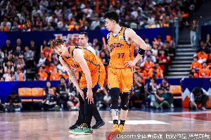 张镇麟：王哲林北京时曾言腰伤无法动弹，仍坚守队长荣誉
