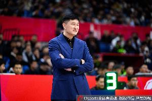 苏群指出：杜锋目前主要精力集中在粤BA赛事，该比赛在广东省备受重视
