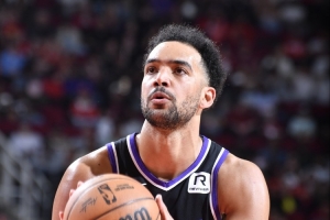 西甲场均得分12.5分&三分命中率42%，西媒称特雷·莱尔斯渴望回归NBA