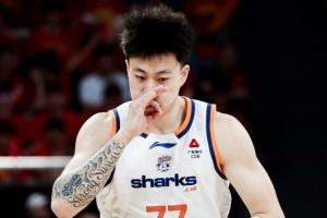 上海男篮去年引进张镇麟，转会费投入超5000万