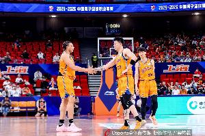 刘炜祝贺上海久事大鲨鱼夺得CBA冠军 获得时隔24年的荣誉实属不易