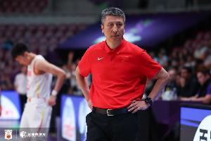 郭士强表示:霍金森虽表现优异,但中国队目前不考虑引进归化球员