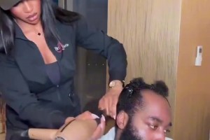 哈登整理脏辫！吧友们觉得帅嘛？
