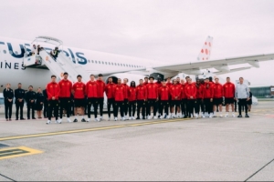 比利时国家队发布球队启程图片：目标世界杯之旅✈️