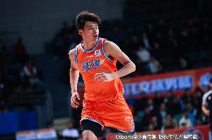 杨曦皓：评自己菜鸟赛季50分，望未来国家队立足