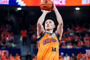 三分如刀！李弘权投篮6中5，三分球3中3，全面表现砍下14分4篮板2助攻1抢断1盖帽！