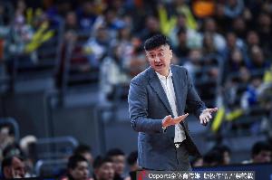 媒体人表示：杜锋选择休息可以理解，他无需再在教练位置上证明自己