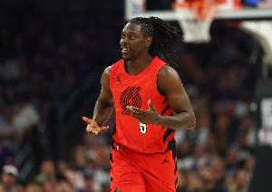 诚挚的祝福！NBA官方向朱·霍勒迪献上36岁生日快乐