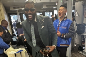 记者分享香波特与林书豪出席尼克斯总决赛G3观战瞬间，欢声笑语