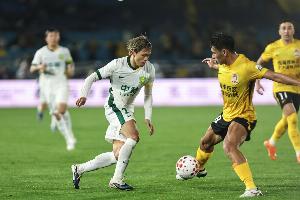 青岛西海岸在主场2-1击败海港后，中超联赛中连续13轮未尝败绩