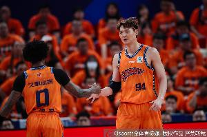 京媒报道：CBA新赛季10月16日启幕 每队最多可注册3名外援
