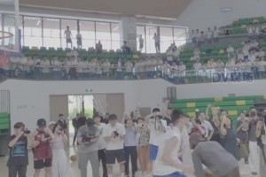 NBA球星杰伦·布朗与华附学生单挑，杰伦·布朗3比1取得胜利