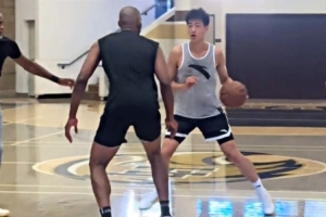 刘金雨海外特训,NBA训练师乔丹·劳利全程指导初体验