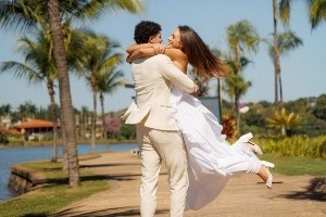 俊男美女！勇士桑托斯喜结连理，妻子同是巴西人，还是沙滩排球运动员
