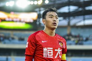 冯潇霆透露：亚冠决赛前夕与郜林、曾诚熬夜玩英雄联盟