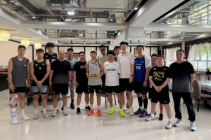 今日新疆伊力特男篮球员殷召航迎来生日，让我们共同祝愿他生日快乐！
