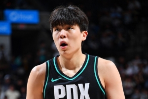 随行翻译：关于杨瀚森的批评声音在网上很多，他反过来劝我要调整心态