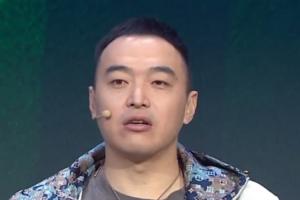 冯潇霆表示：C罗这个年纪状态波动很常见，他无疑是金字塔顶端的球星